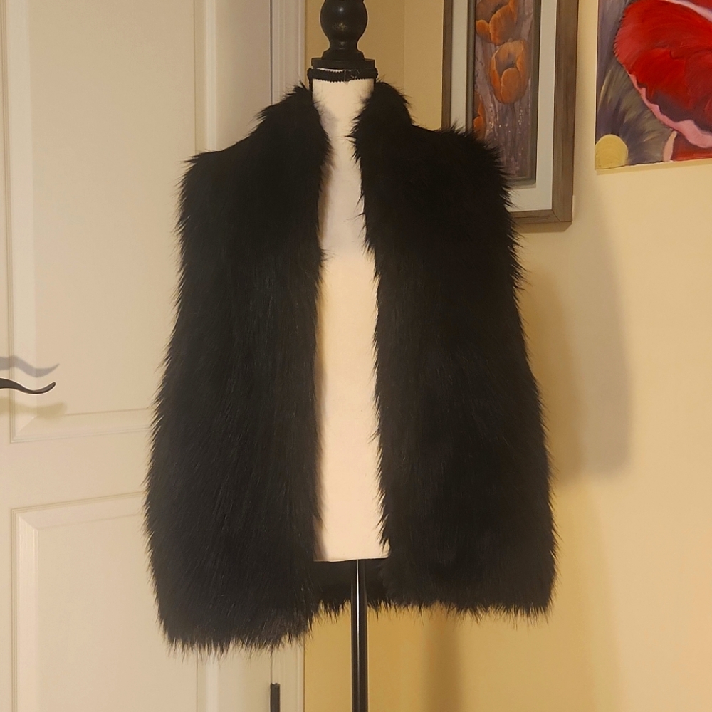 BCBG faux fur black vest size Medium